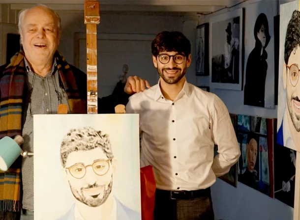 Bijan Kaffenberger bei der Bildübergabe durch J. A. Ritter